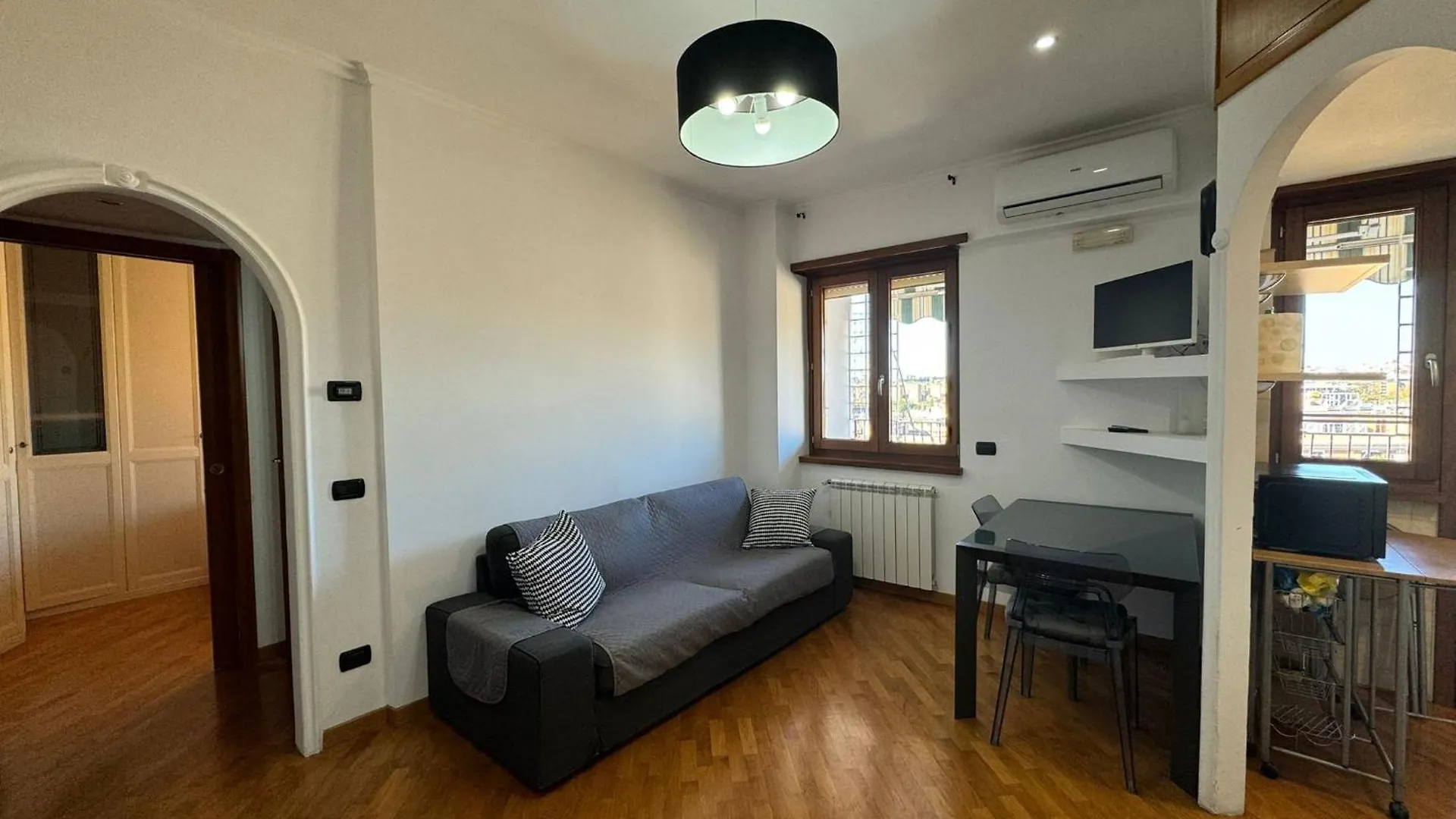 Cozy Flat With Balcony Apartment Rome